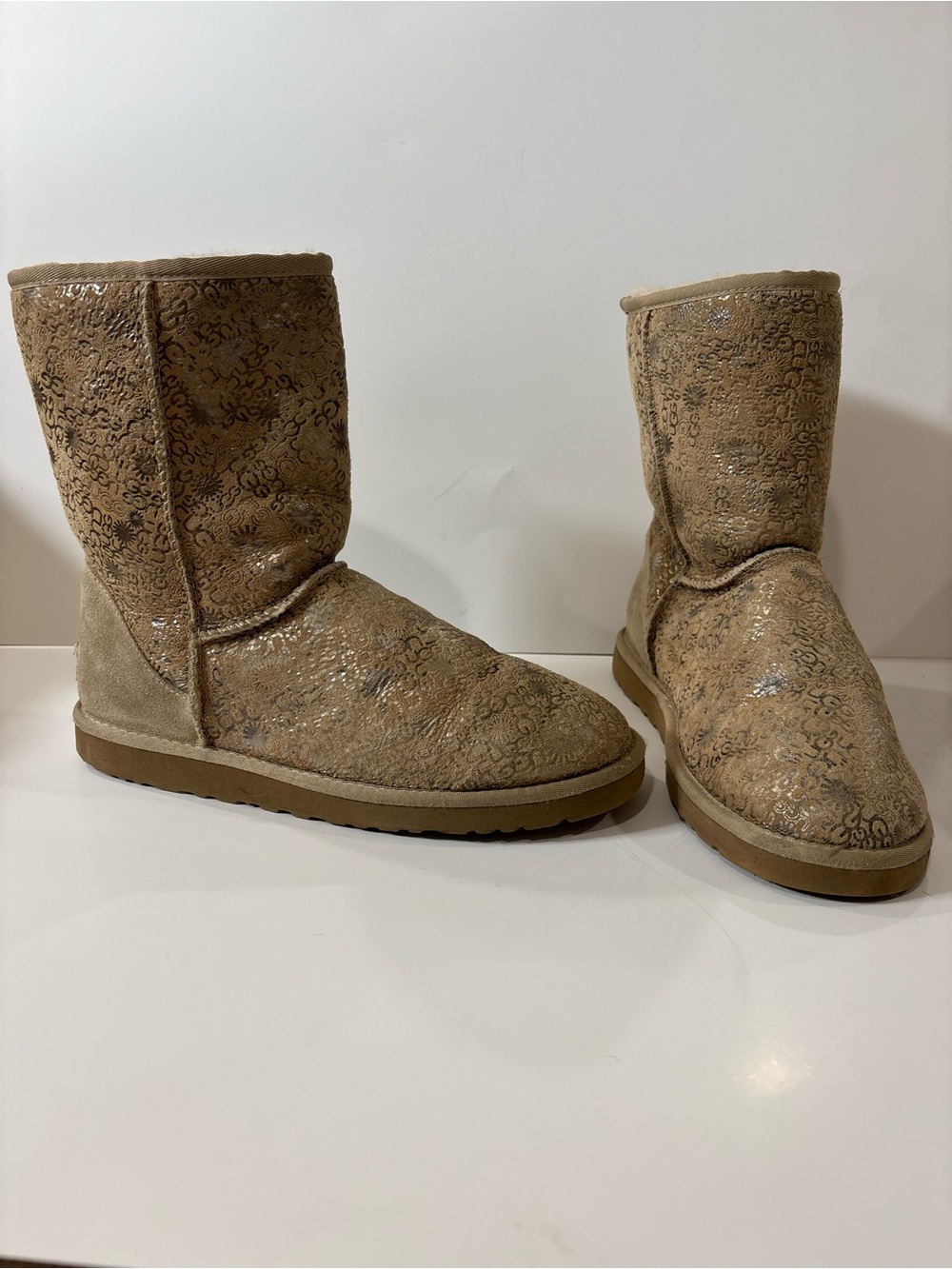 UGG Tan classic short boots Patterned metallic logo Shearling Boots